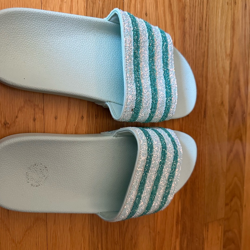 Adidas Adilite Sandals BARELY USED W/OUT BOX. WOMENS US 10.